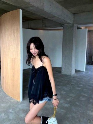 黑色