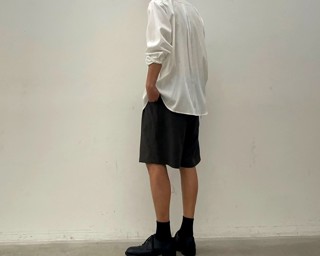 黑色