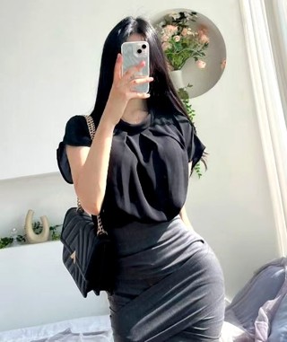 黑色