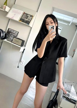 黑色