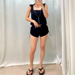 黑色