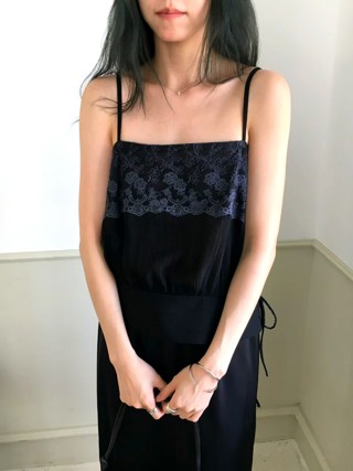 黑色
