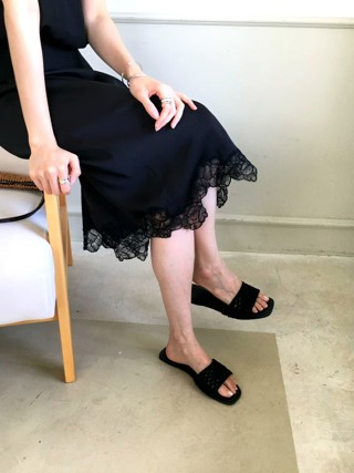 黑色