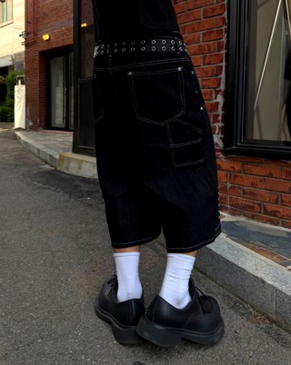 深蓝色