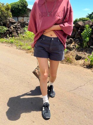 黑色