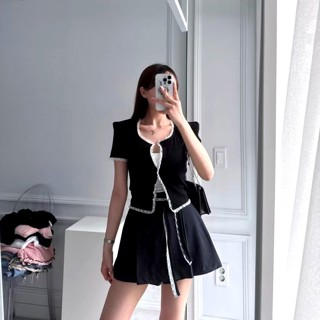 黑色