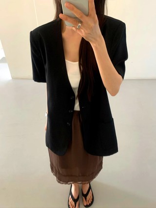 黑色