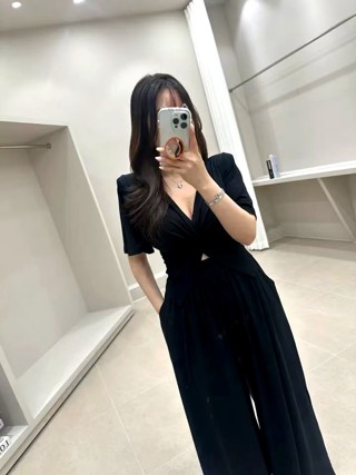 黑色