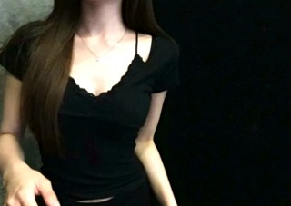 黑色