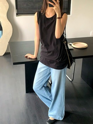 黑色