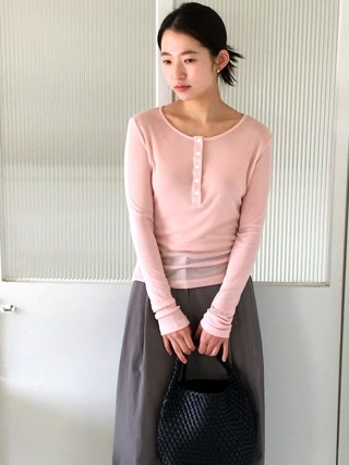 深蓝色