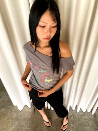 灰色