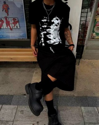 黑色