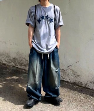灰色