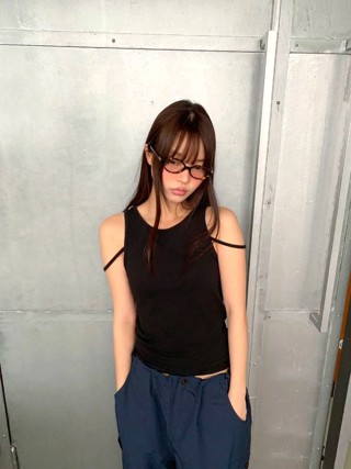 黑色