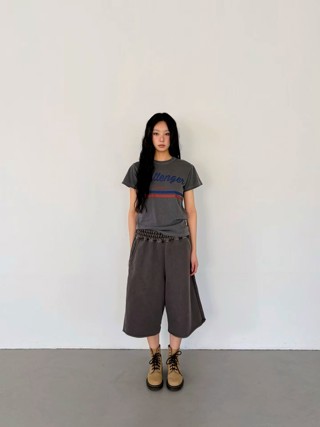 灰色