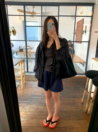 黑色