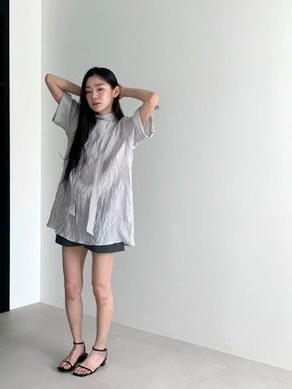 灰色