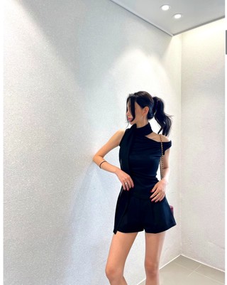 黑色