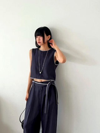 深蓝色