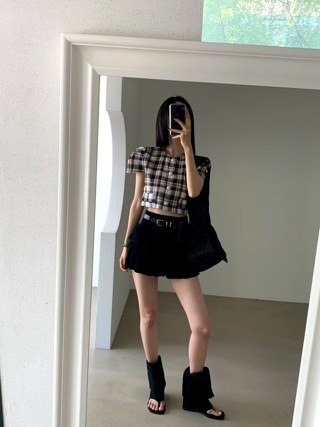 黑色
