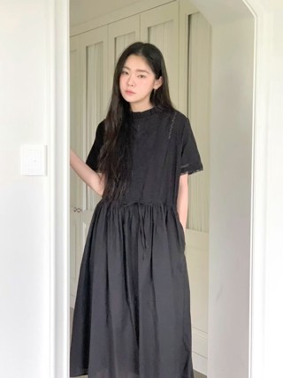黑色