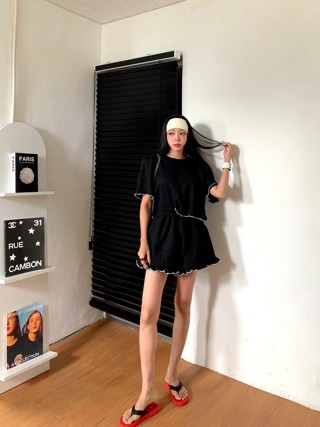 黑色