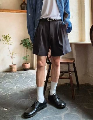 黑色