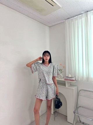 灰色