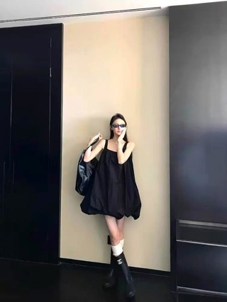 黑色