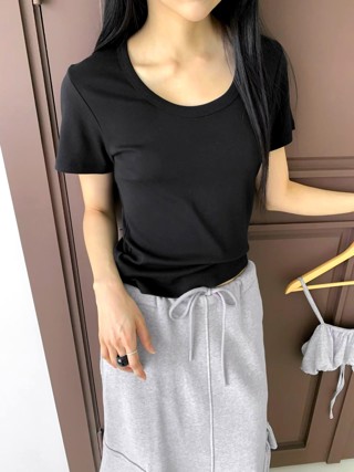 黑色