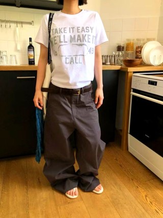 黑色
