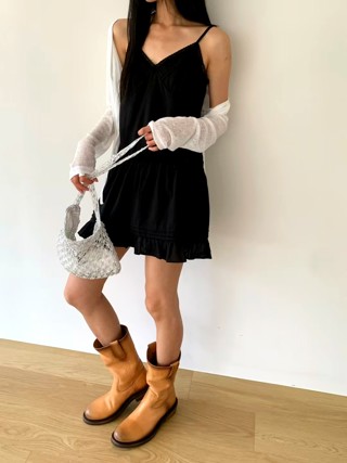 黑色