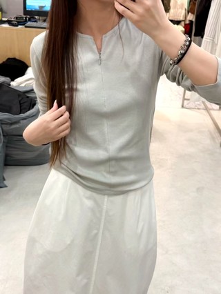 灰色