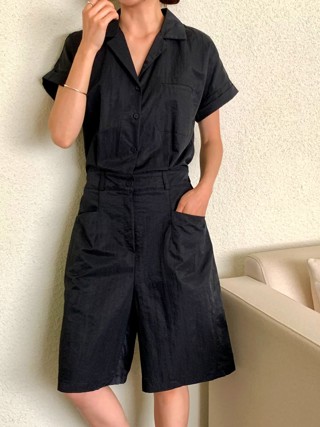 黑色