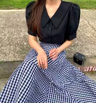 黑色