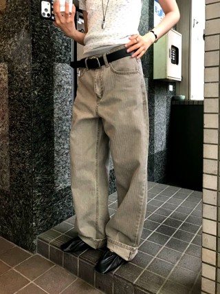 灰色