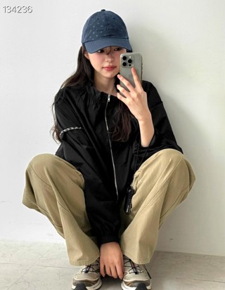 深蓝色