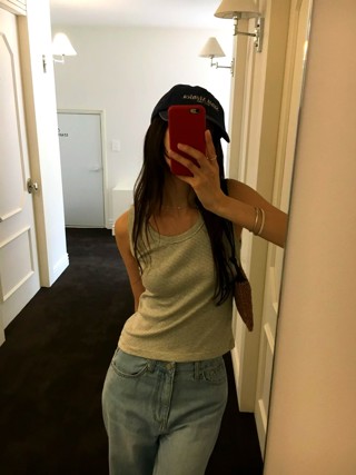 灰色