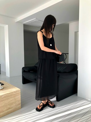 黑色