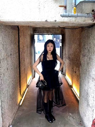 黑色