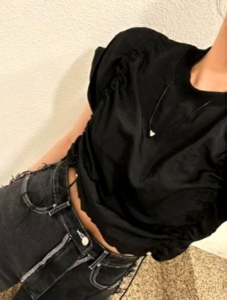 黑色