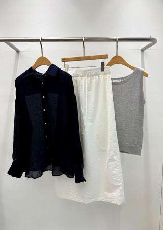 深蓝色