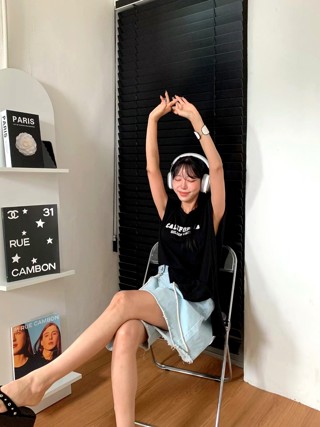 黑色