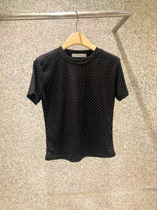 黑色