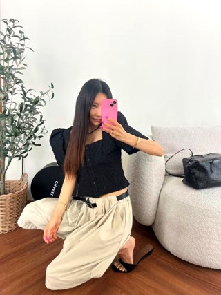 黑色