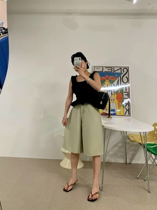 黑色