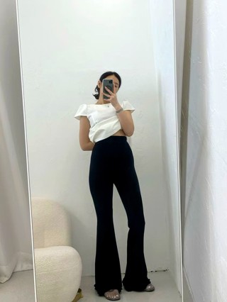 黑色