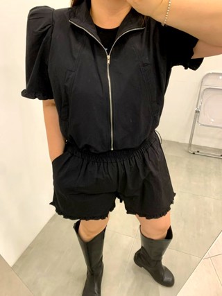 黑色
