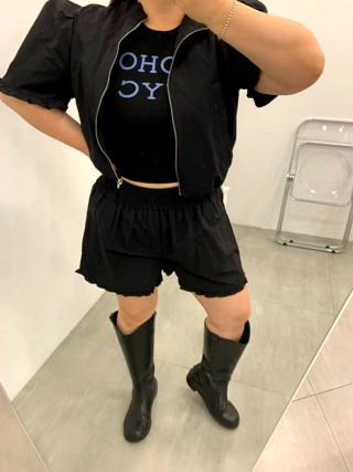 黑色